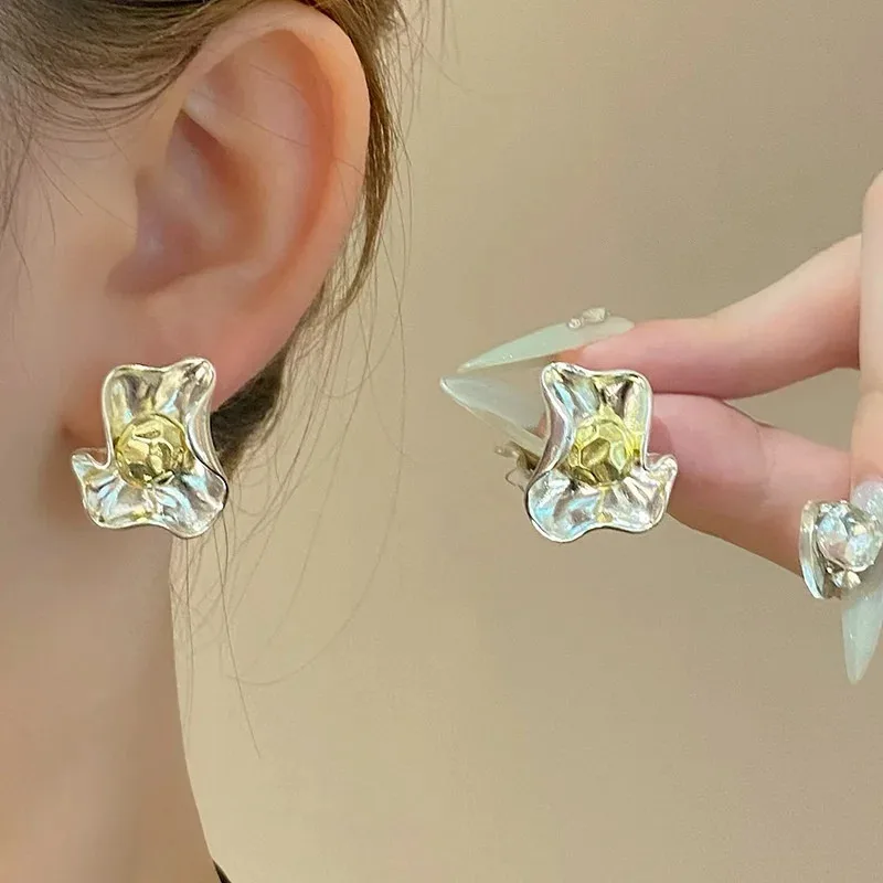 Fashion Irregular Petals White Color Flowers Stud Earrings for Women Girls Exquisite Simple Sweet Personality  Jewelry Gifts