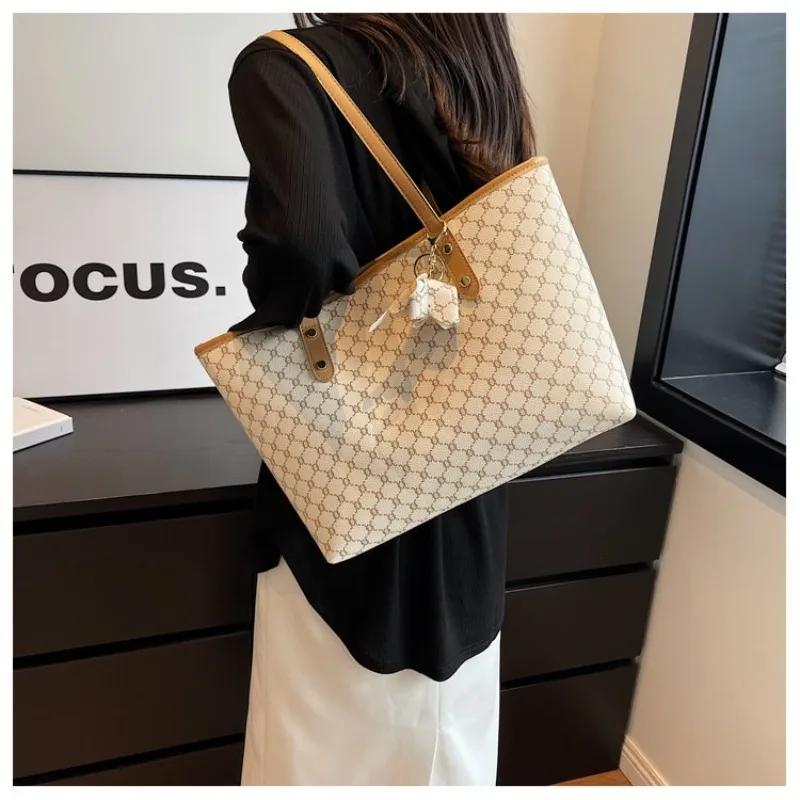 

Knotted Handle Bucket Bag: Coastal Chic Female Handbag, Relaxed Light Luxury Style with Drawstring Closure 2025 Summer