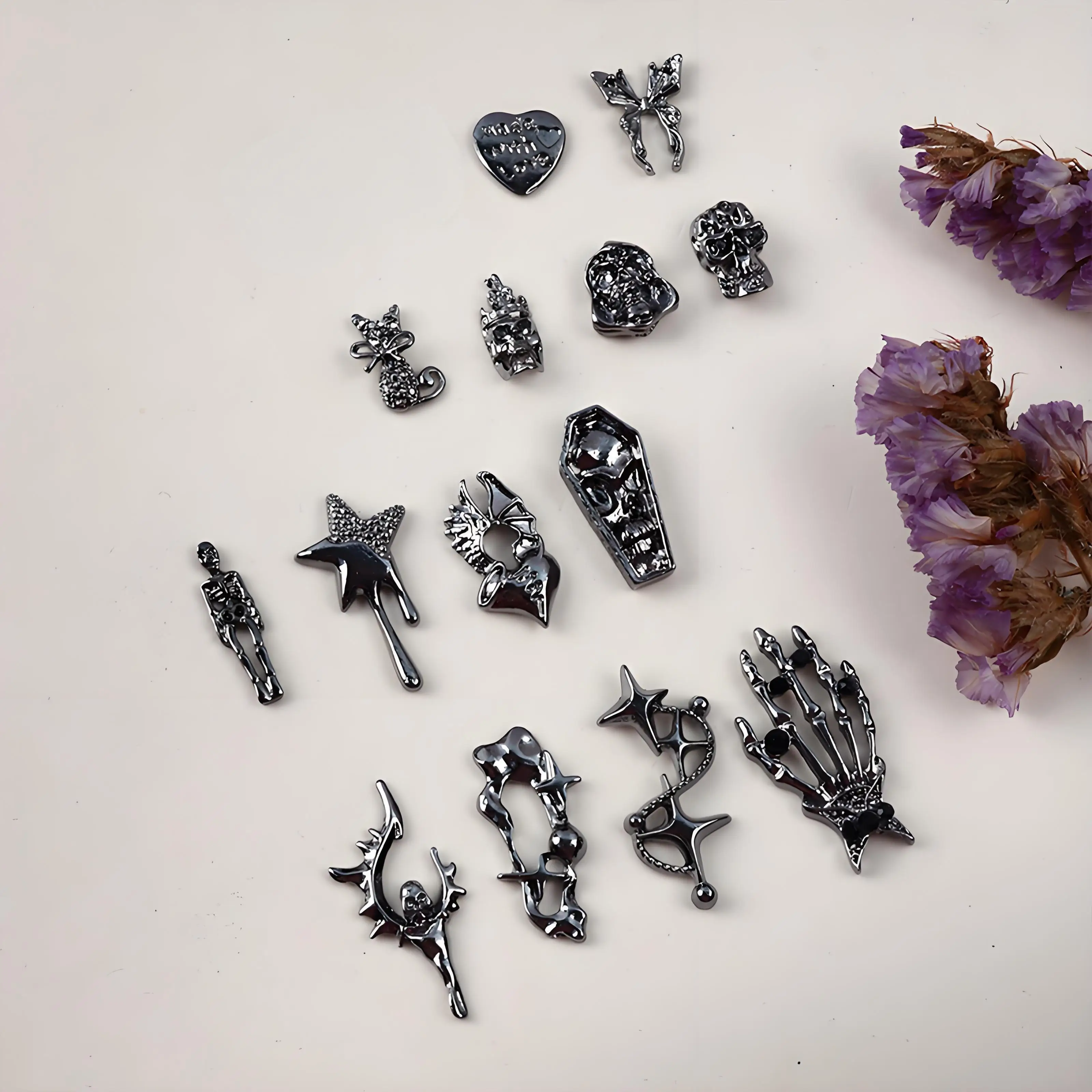 10PCS 다크 스타일 할로윈 네일 장식 액세서리 고딕 네일 아트 매력 용품 재료 해골 매니큐어 장식 부품