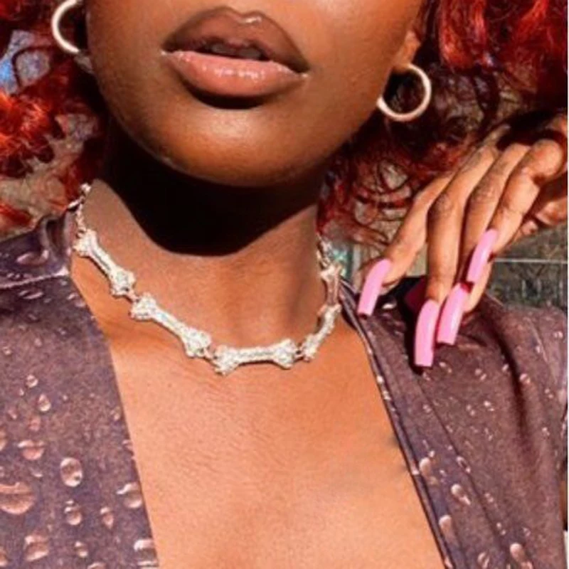 

2025 Hip Hop New Choker Necklace NEW Bone Pendant Necklace Women Necklaces Gothic Punk Necklace Jewelry Cute Choker Pendant