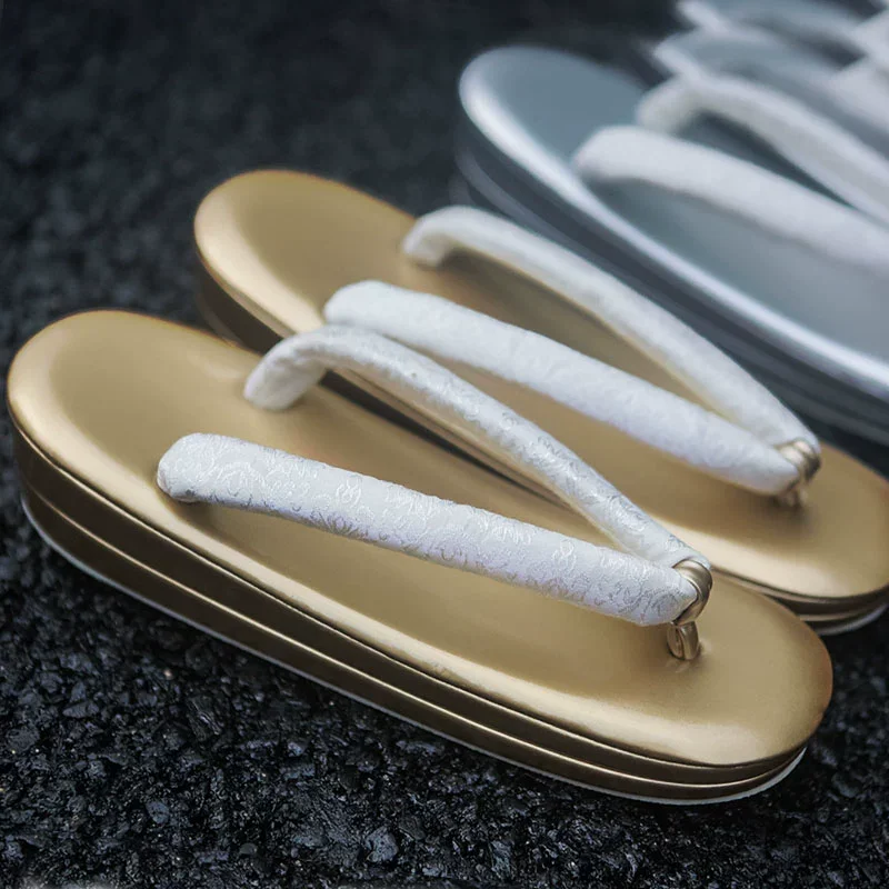 

Women's Japanese Geta Sandals - Thick Wooden Platform Zori with Anti-Slip Sole, Cosplay & Summer High-Heel Flip Flops 24CM