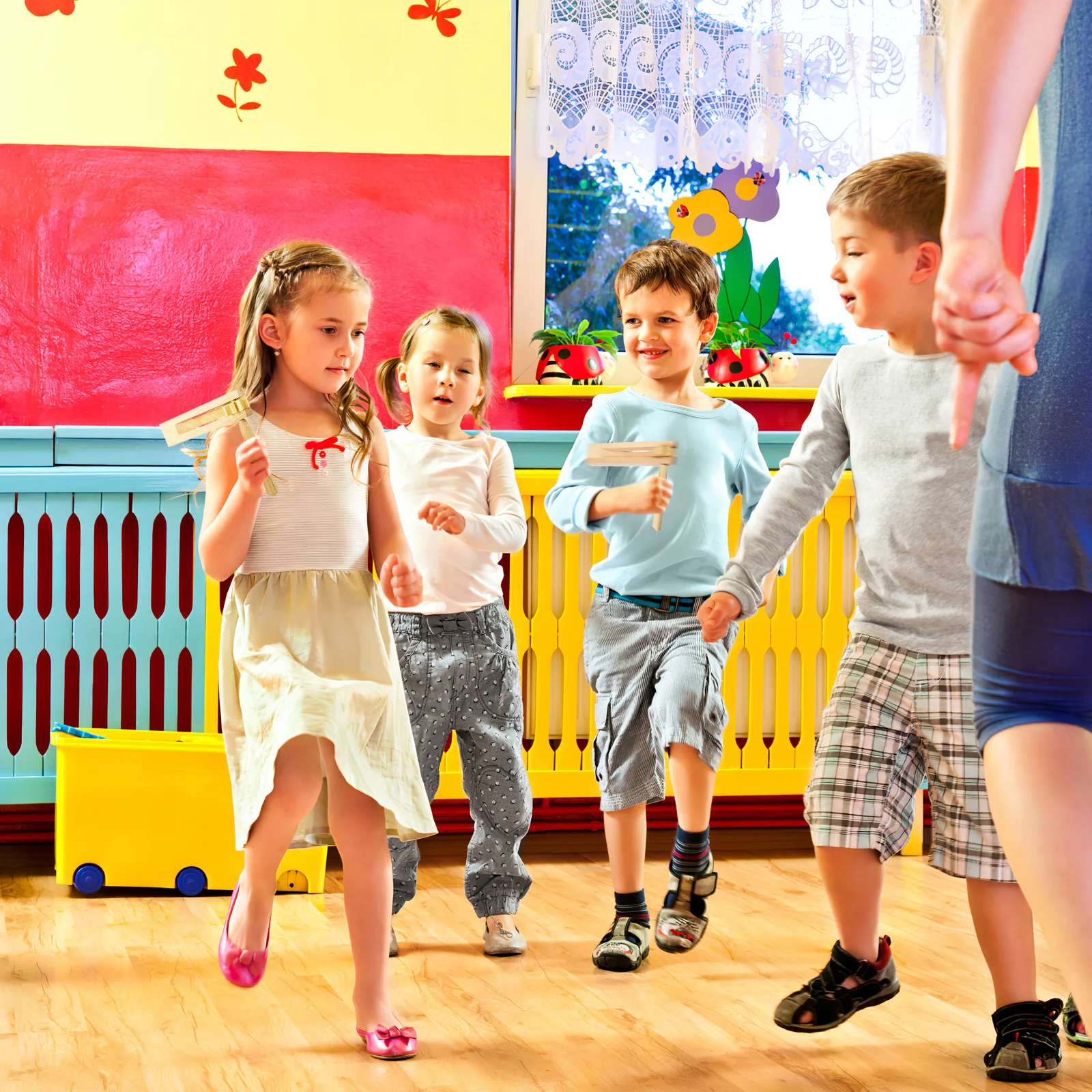 

2Pcs Wooden Ratchet Noise Maker Compact Size High Quality Wood Material for Children's Auditory Development Traditional Matraca