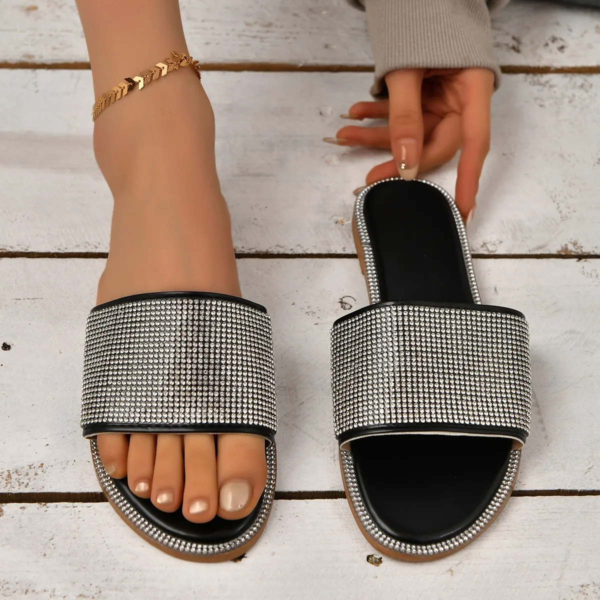 Pantoufles à paillettes pour femmes, sandales d'été, tongs de plage, chaussures plates en diamant, pour l'extérieur, tendance 2024