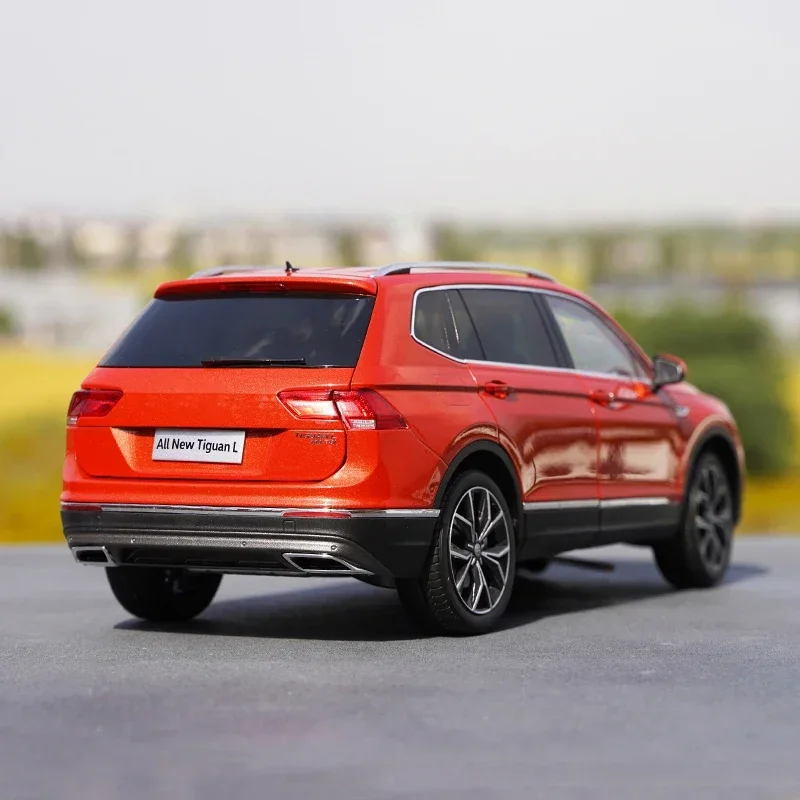 

Литой под давлением масштаб 1:18 Saic New Tiguan L 2017, имитация игрушечного автомобиля, модель автомобиля из сплава, статический дисплей, вентилятор, подарок, коллекция для хобби для мальчиков