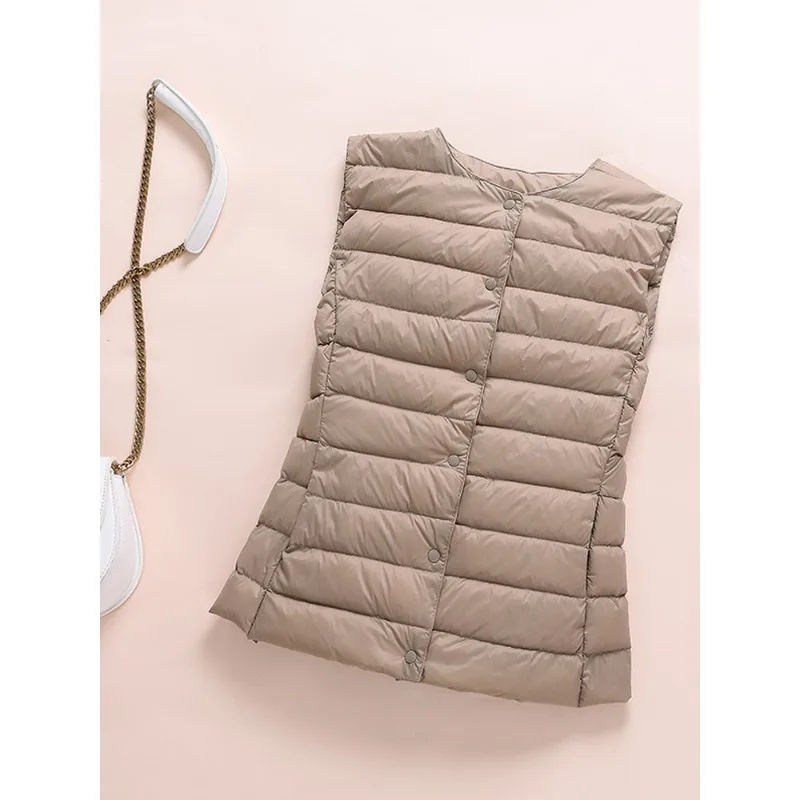 Gilet in piumino ultraleggero da donna 2025 Nuovo autunno inverno femminile Gilet in piumino d'anatra imbottito con piume calde senza maniche