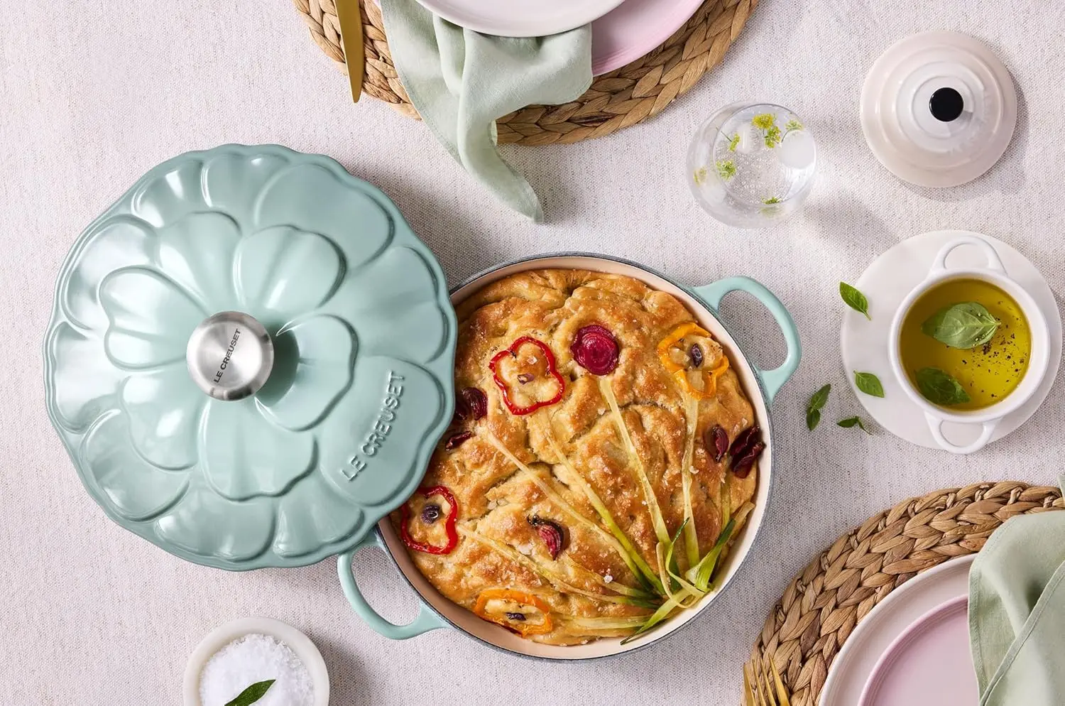 시그니처 에나멜 코팅 주철 꽃잎 브레이저, 2.25qt., 코스탈 블루