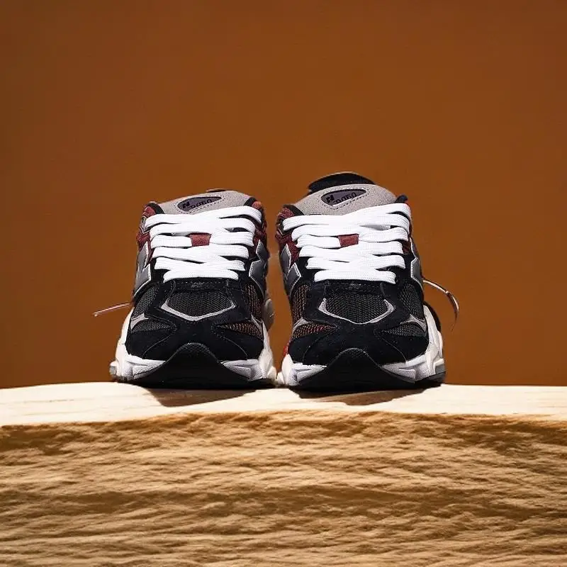 

Boots Retro - style casual sports shoes, breathable mesh, all - day comfort