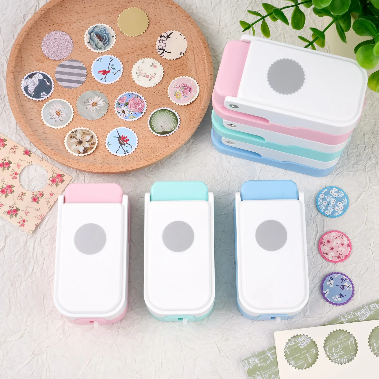 1Inch Scallop Circle Lever Puncher Layering Postage Stamp Circle Paper Punch With Alignment Cutout Design for Card Making Crafts