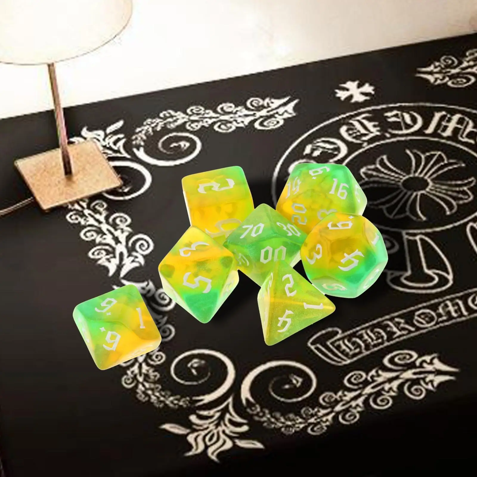 

Набор из 7 акриловых многогранных кубиков: красочные аксессуары для казино, обучения математике и ролевых игр