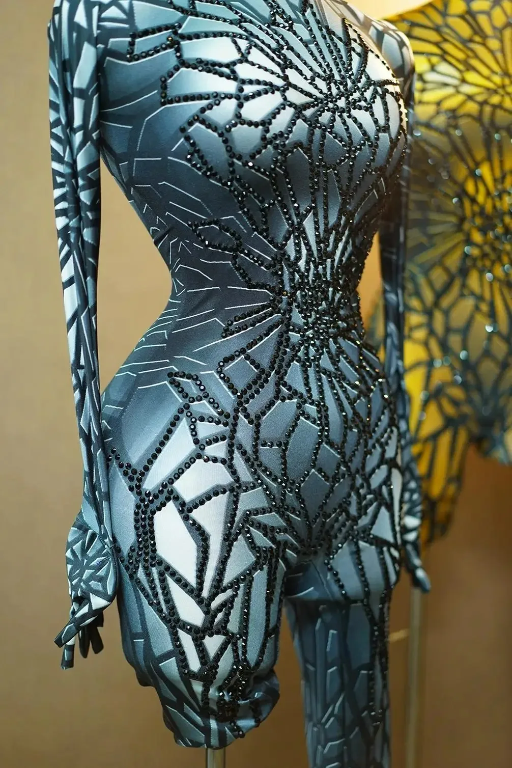 بدلة رقص نسائية مثيرة قابلة للتمدد بأحجار الراين اللامعة ملابس المسرح لحفلات أعياد الميلاد زي المغني اسحب الملكة Posui