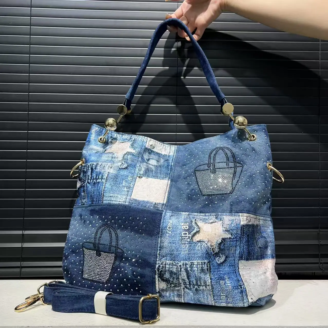 

Ladies' Fashion Gradient Wash Damaged Handbag Large Capacity Splicing Diamond Jewelry Tote Bag