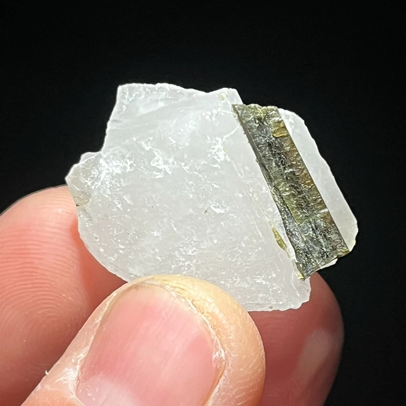 100% natural raw green tourmaline mineral specimen crystal quartz healing stone for home and garden decoration