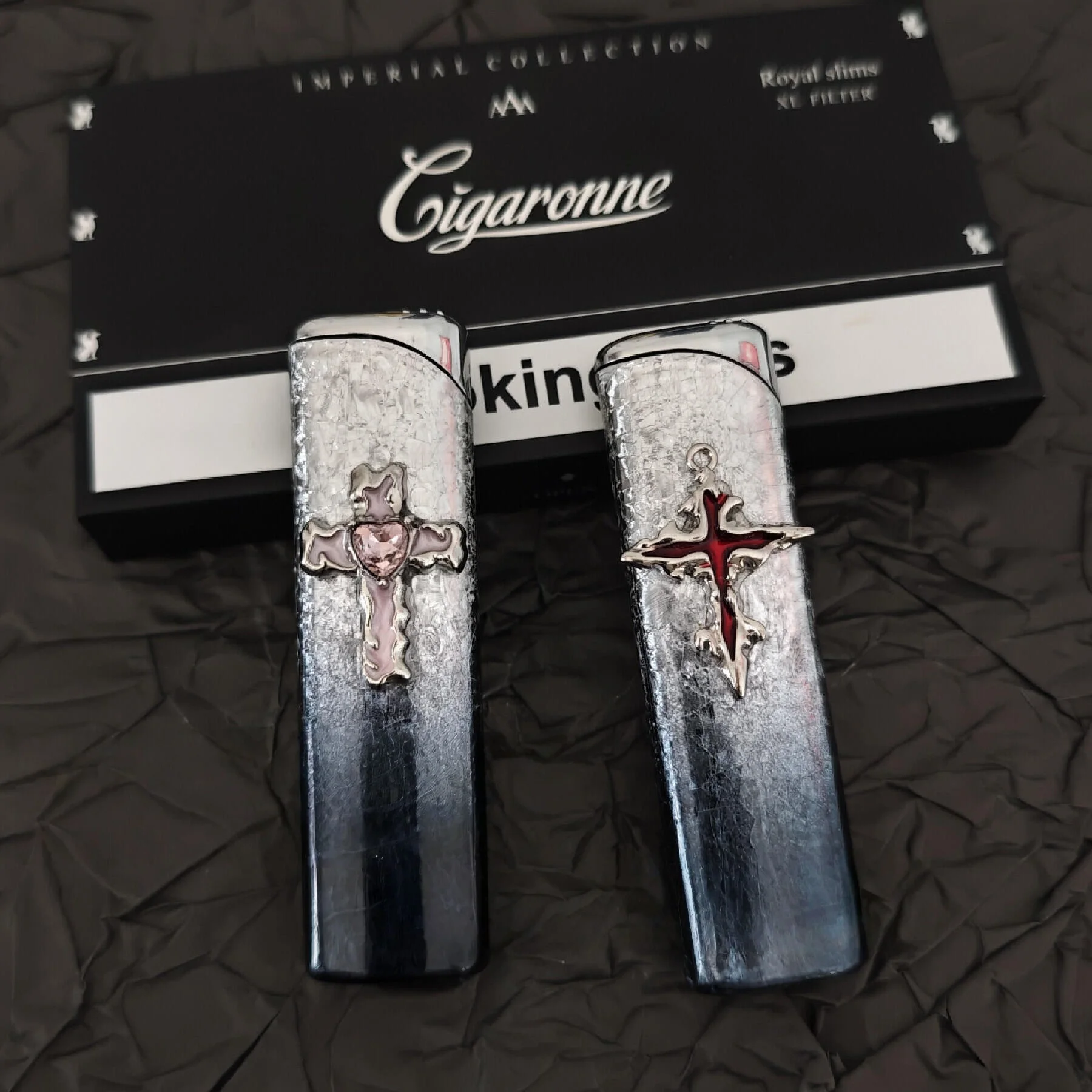 

Crackle Silver-Black Cross Lighter, Pink Heart & Red Inlay, Refillable Butane, Dark Aesthetic Ins Viral Style for Trendy Smokers