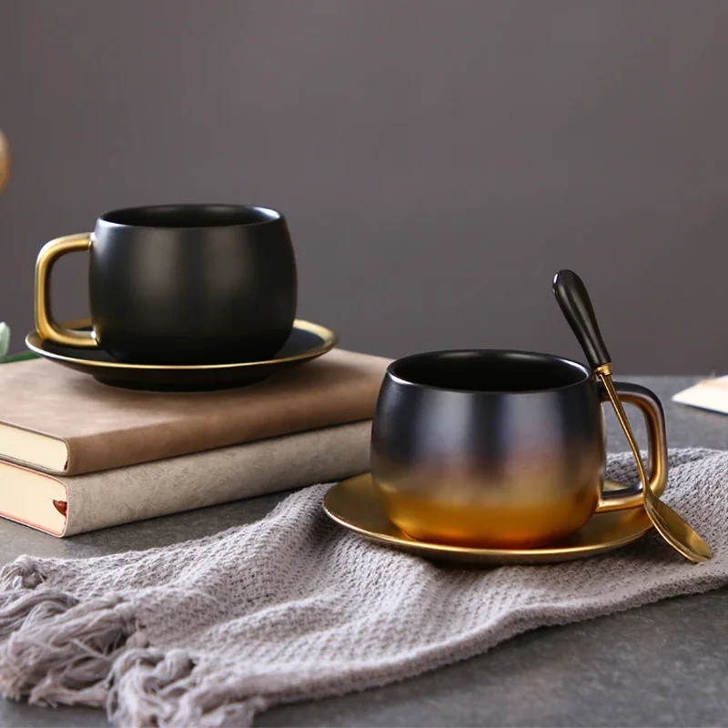 Taza de café de cerámica de oro negro de lujo, juego de taza y platillo para café expreso, té, desayuno, leche, con cuchara y platillo, caja de regalo