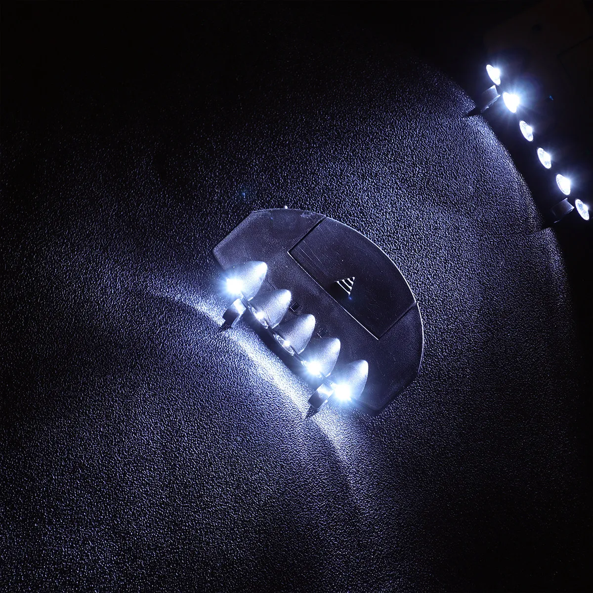 

2Pcs Portable LED Hat Brim Lamp 2 Lighting Modes Flash Bright Minimal Power Consumption Outdoor Sports Black LED Headlamp