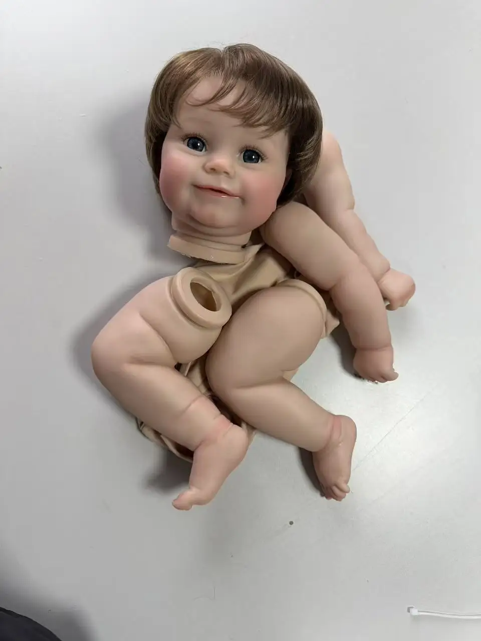 19inch Reborn Doll Kit Maddie Already Painted Reborn Doll Parts with Body and Eyes Handmade Muñecas Kit Reborn Hand Rooted Hair