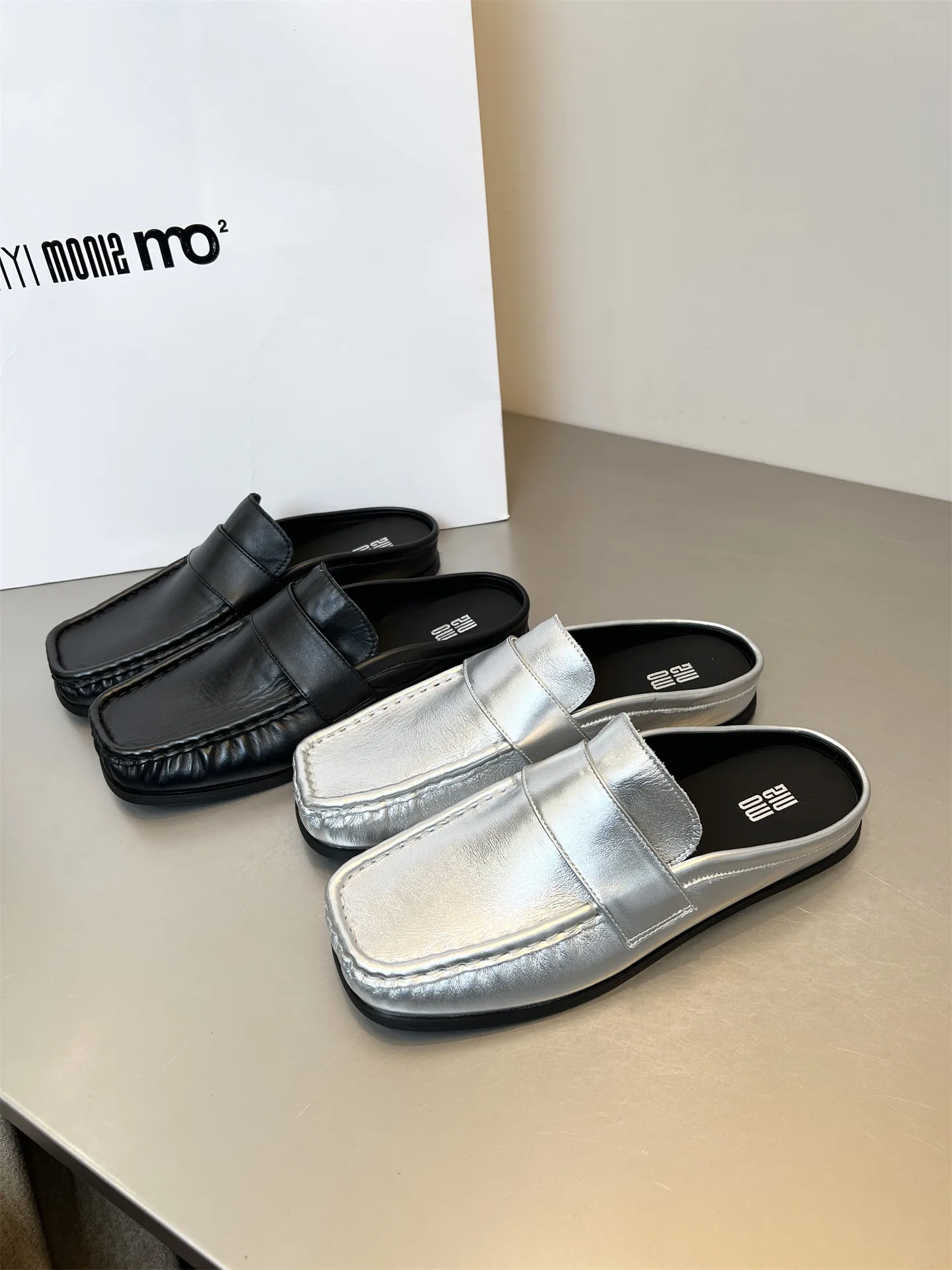 

Новинка весенней коллекции: женские сандалии из натуральной кожи с плиссировкой, на плоской подошве, с квадратным носком, удобные закрытые шлепанцы