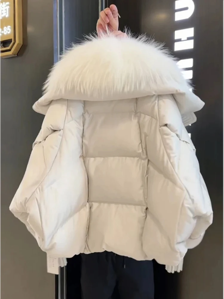 Biały płaszcz zimowy damski z bawełny z zamkiem błyskawicznym, wysokiej jakości, z dużym futrzanym kołnierzem.