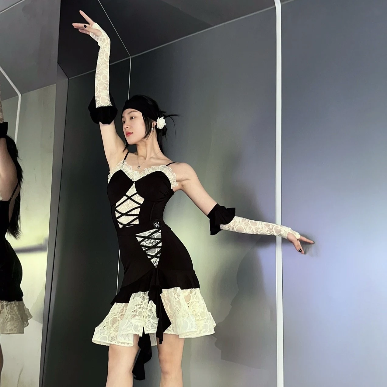 Latin Dance Performane Cosumes Women Black White Lace Bodysuit Skirt Gloves Rumba Cha Cha Dance Clothing Competition Dresses