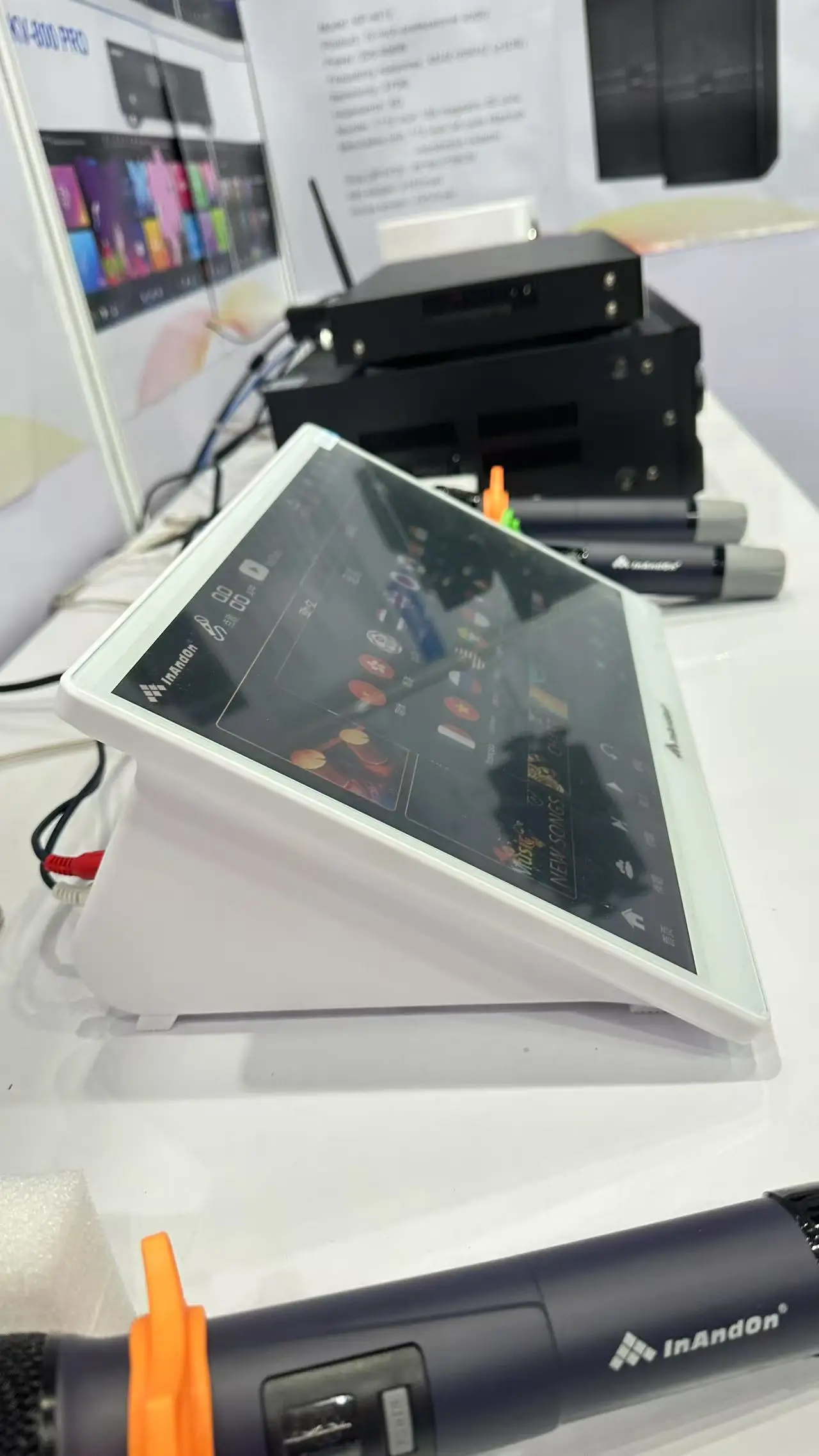 

Latest Unique InAndOn Latest 15.6 5in1 1T Karaoke System Design Touch Screen Android System 5in1 Karaoke Player