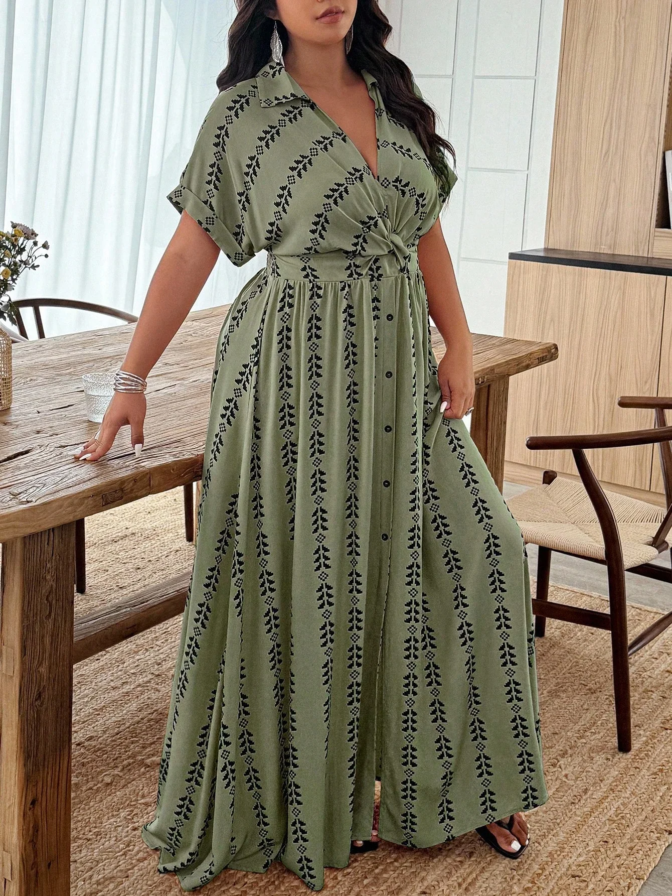 

Plus Size Geometric Print Wrap Dress With Buttons And Short Sleeves