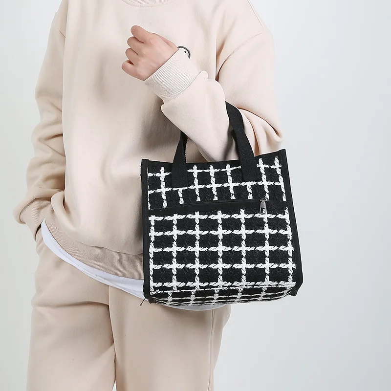 Large-Capacity Top-handle Bag with Grid Pattern, Suitable for Women to Carry Lunch Box, Fashionable and Versatile Canvas Bag