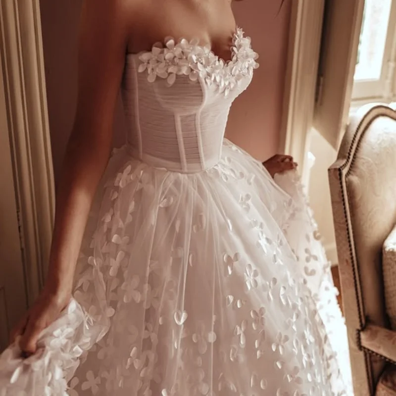 

Customized luxury white Ball Gown Royal Wedding Dresses Sweetheart Lace 3D flower applique Long tail Made Robe De