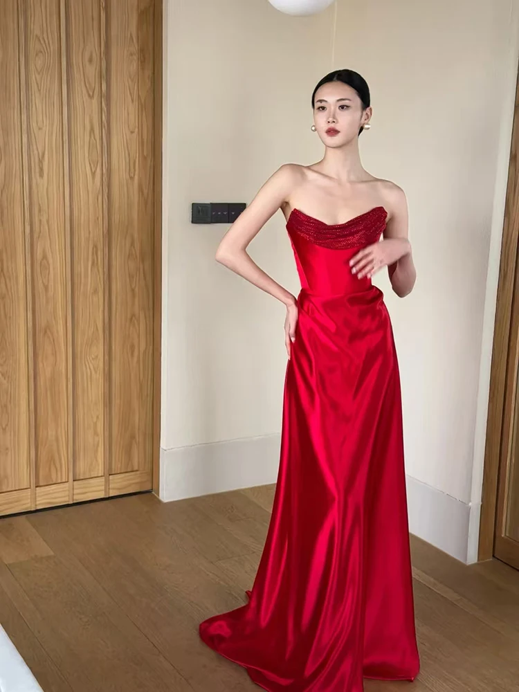 

Red Satin Morning Robe Wedding Dress Simple Elegant Chinese Style Bridal Gown with Strapless Design for Engagement And Banquet