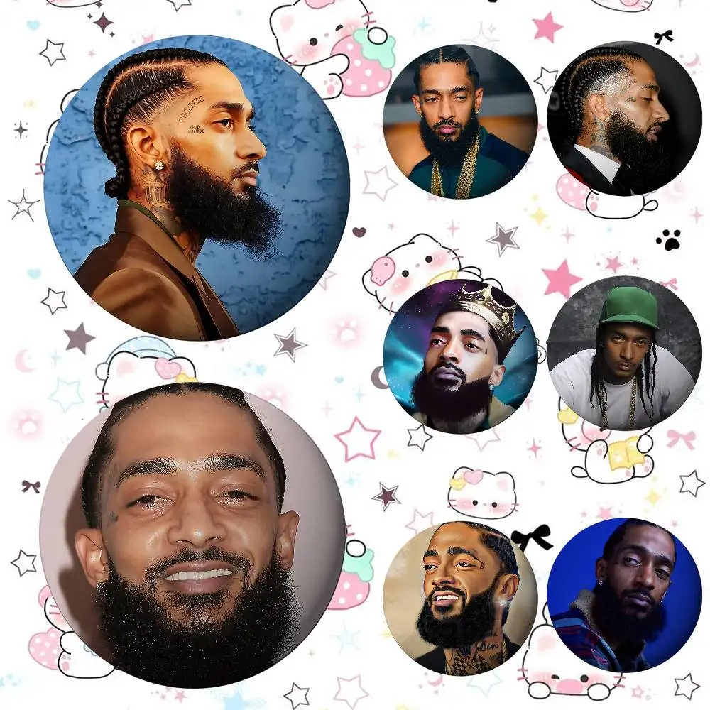 Singer N-Nipsey H-Hussle Badges Peripheral Lapel Pins Runde Brosche aus Weißblech für Umhängetaschen-Accessoires, Souvenirgeschenke