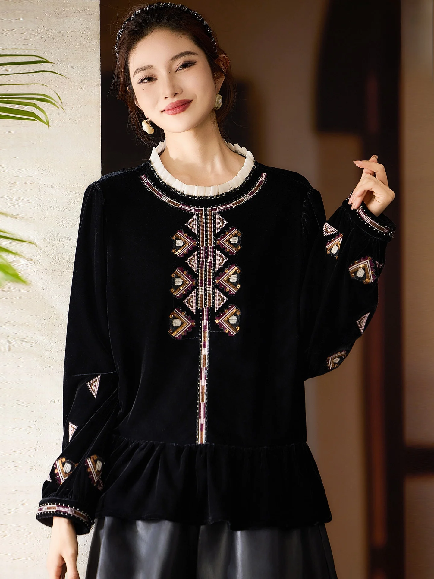 

Elegant Black Embroidered Velvet Shirt Women's Fashion Spring New Style 2026 Large Size European Style Casual Breathable