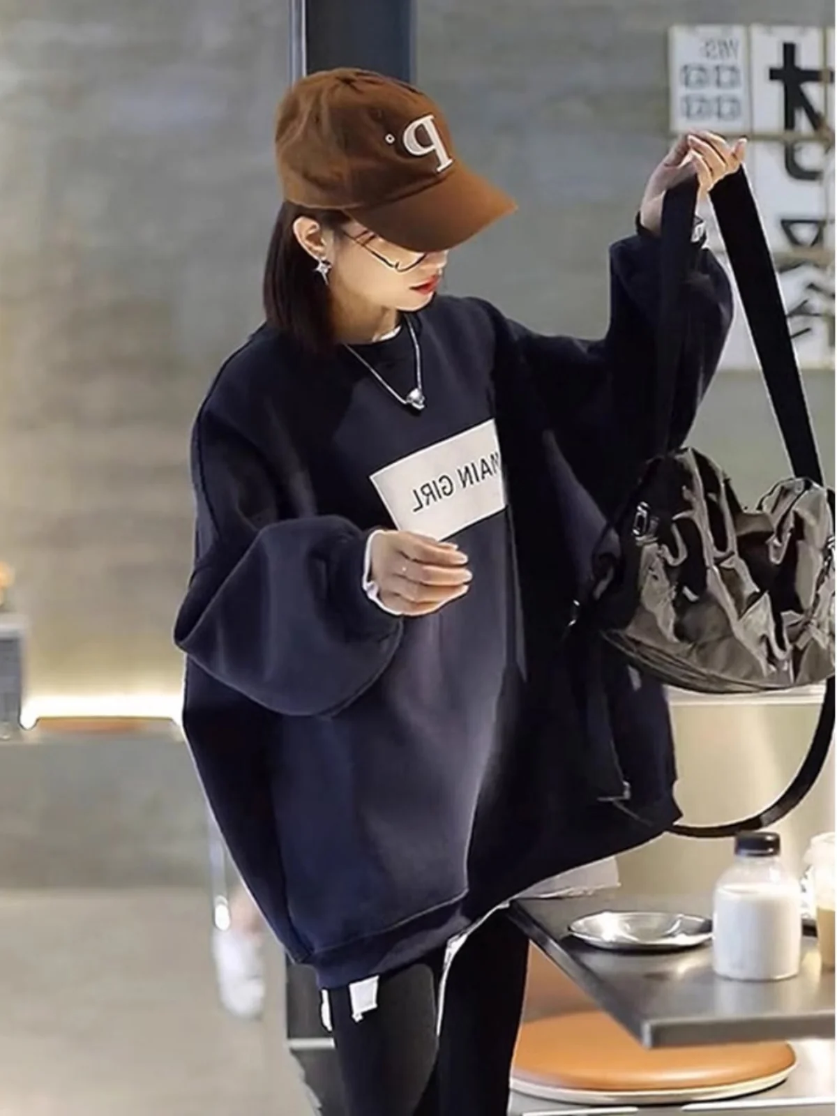 

Новая модная женская толстовка 2025 года в американском стиле, утепленная флисом, с круглым вырезом, для ранней осени, маленький размер, ретро, южноамериканский стиль