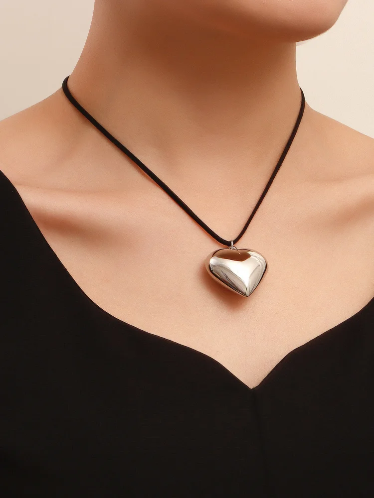 

Retro Plu Nelace Women's Faion Jewelry Cross-Border Large Heart Cool Punk Sle Alloy Pendant Geometric Pattern