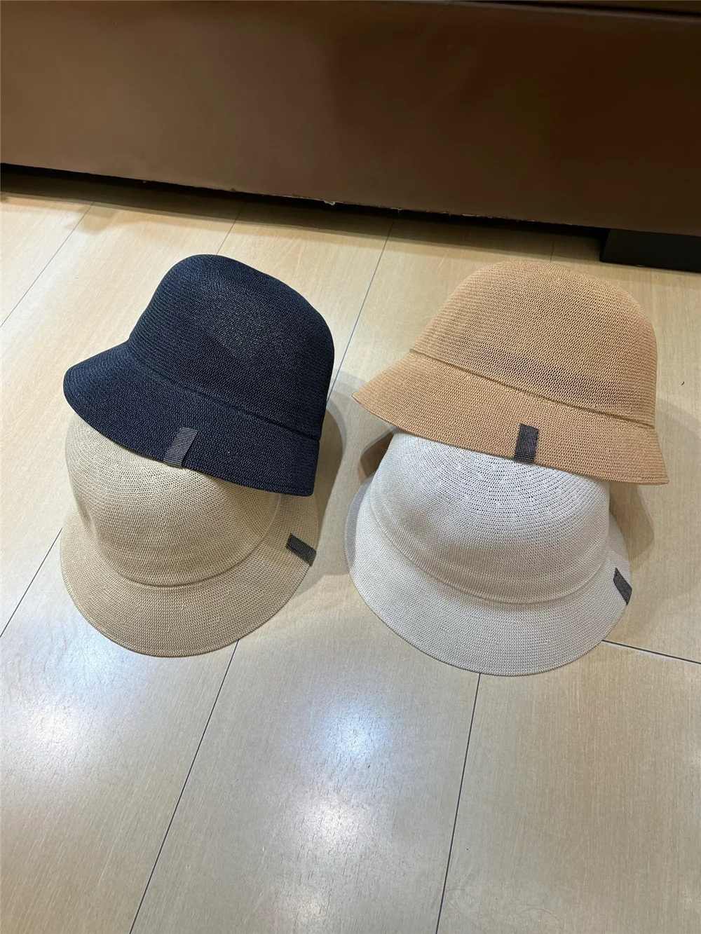 

Женская панама с бисерной цепочкой для повседневной носки и защиты от солнца