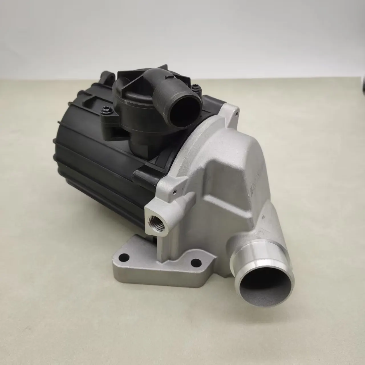 082V01804-0051 Oil  Separator Crankcase Breather Box for SINOTRUK MAN MC07 Engine