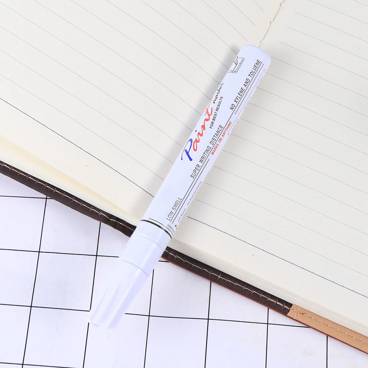 قلم طلاء معطف السيارة قلم إصلاح الخدش الأبيض للمركبات طلاء مقاوم للصدأ للزجاج الخشبي المعدني يستخدم طلاء السيارات الذي يعمل باللمس