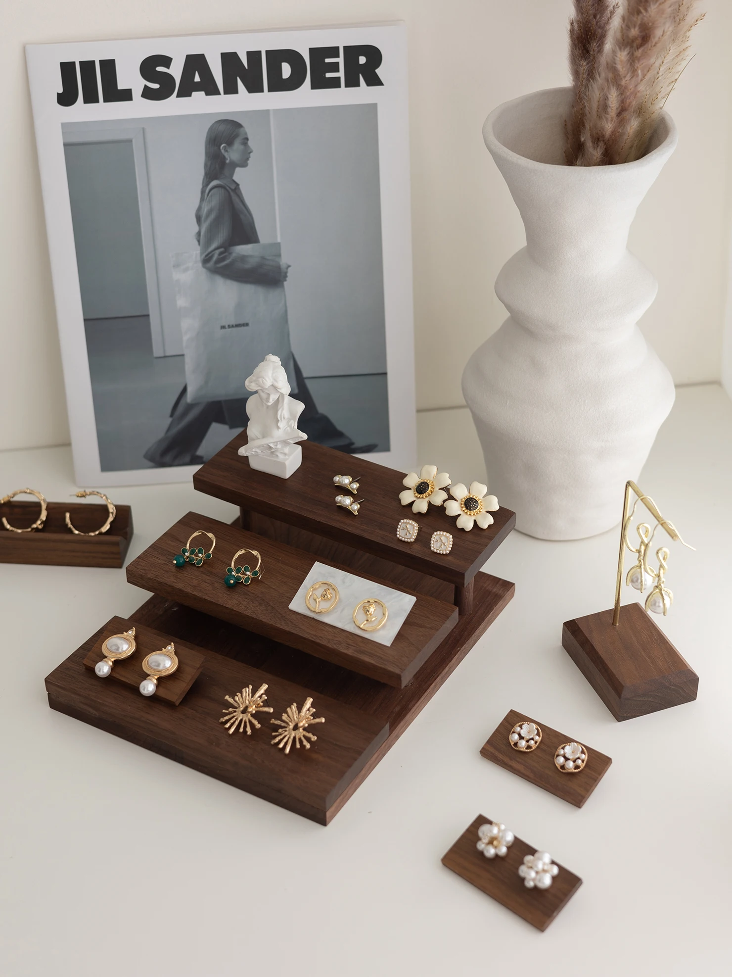 

Walnut Wood Jewelry Display Stand Plate Earring Nelace Bracelet Step ow Ra Real Wood Base for Faion Accories
