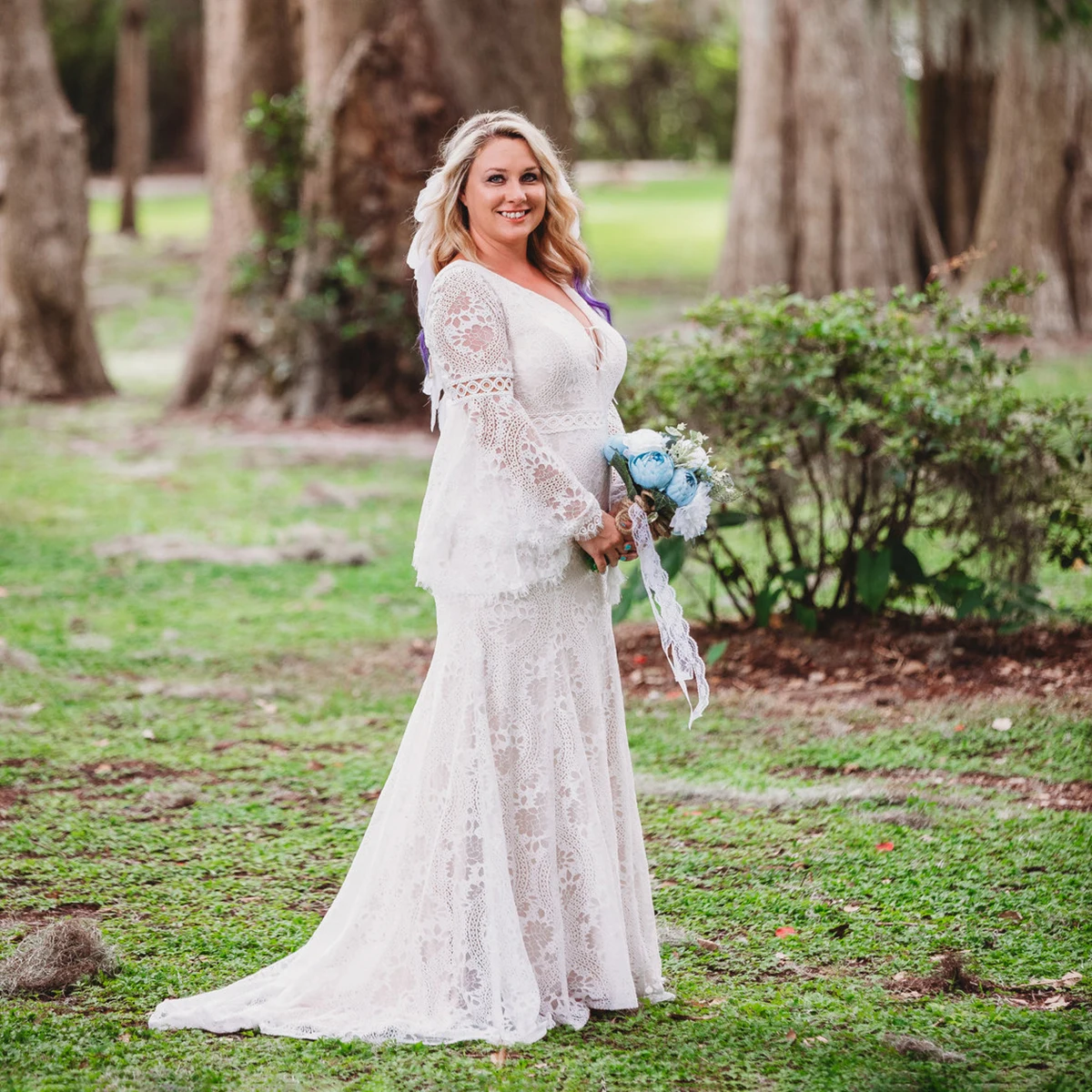 Hippie Beach Boho Wedding Dress For Overweight Bride V Neck Long Bell Sleeve Backless Customized Elopement Bridal Gown Cheap