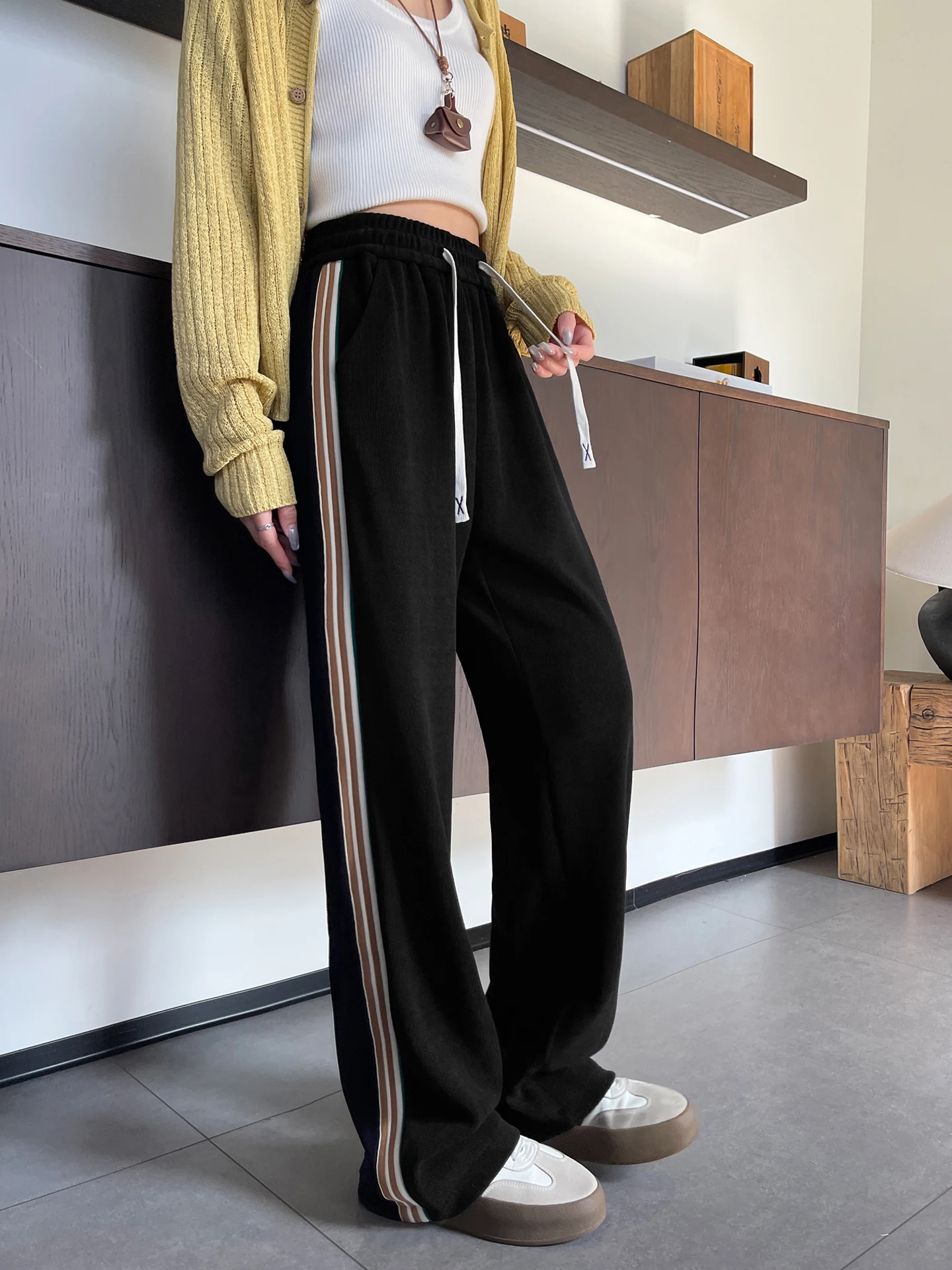 Gestreepte sportbroek voor dames, hoge taille, wijde pijpen, casual, rechte snit, lange lengte, herfstseizoen, comfortabele, faionable broek