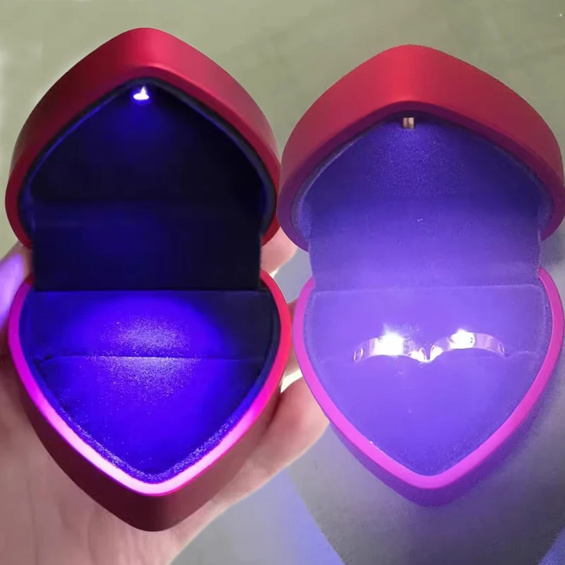 

LED Jewelry Ring Box Luxury Velvet Rubber Heart Shaped Ring Box Gifts Display with Light for Proposal Engagement Wedding Case