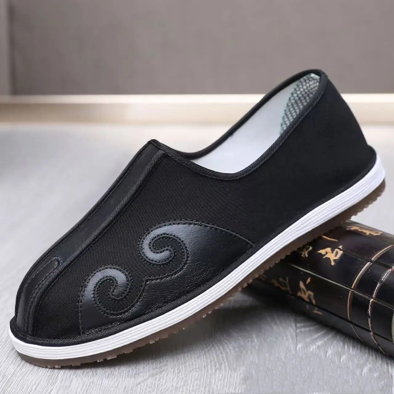 Zapatos de tela con suela de mil capas para hombre, color negro, estilo chino, suela suave, transpirables, sin cordones, para personas mayores, estilo Hanfu, primavera y otoño