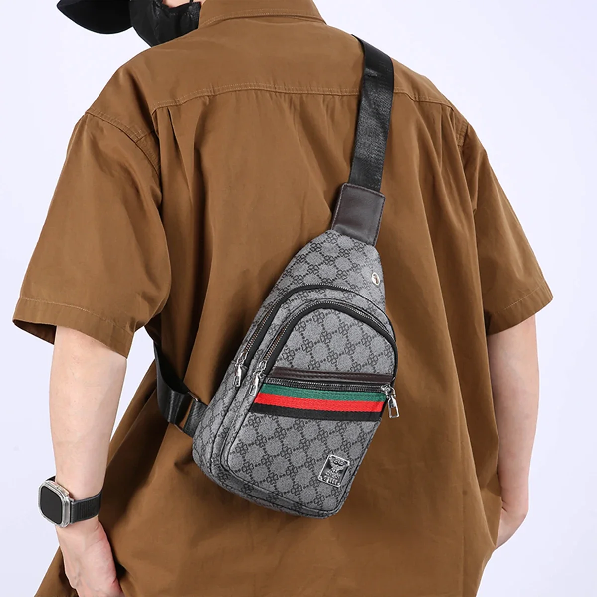 حزمة صدر هندسية البرسيم بشعار معدني مبطن لمنفذ سماعة الرأس PU متعدد الأقسام وحزام قابل للتعديل للجنسين للتنقل الرياضي #6