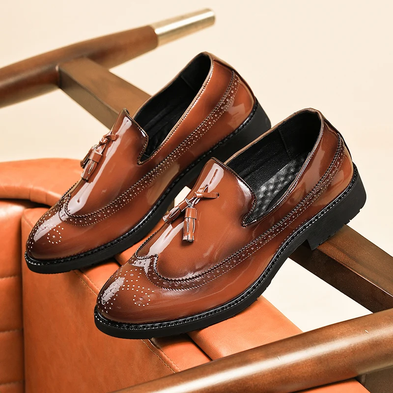 Men Patent Leather Carving Brogue Loafers Business Wedding Banquet Casual Dress Shoes Classic Gentlemen Leather Shoes Moccasins