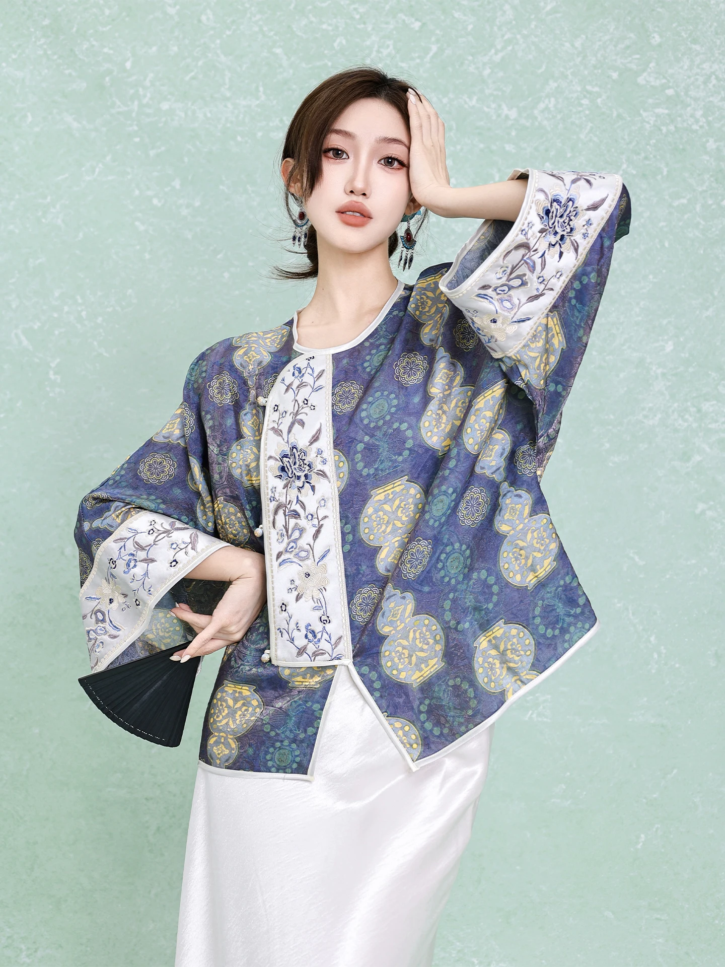 

New Chinese Style Blue Bell Collar Shirt Embroidered Satin Face Flower Loose Fit Nine Sleeve Women's Premium Fashion Top