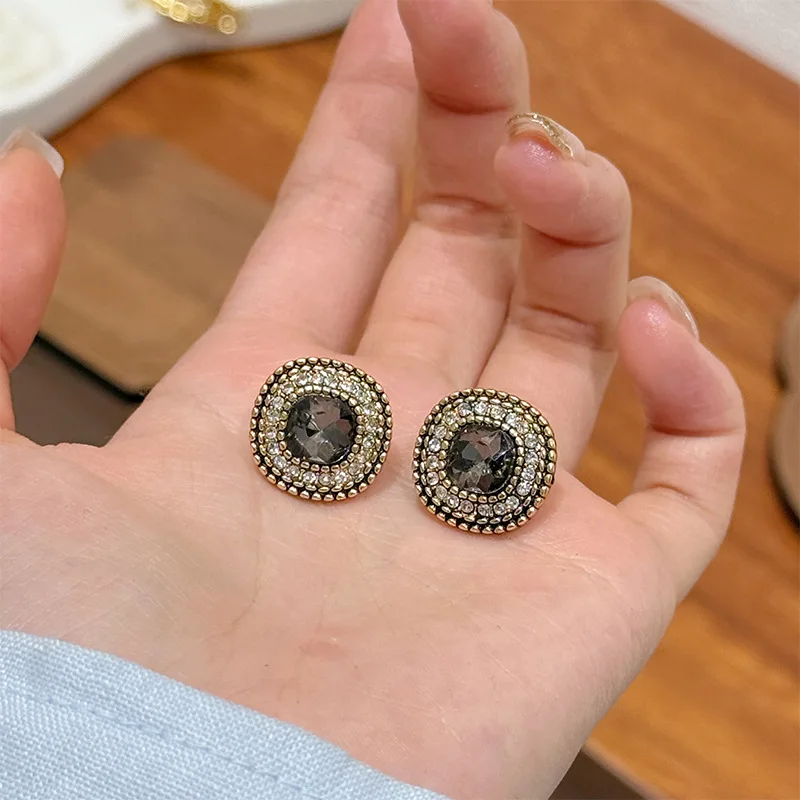 European and American exquisite multi purpose fashionable black square diamond studded stud earrings for women