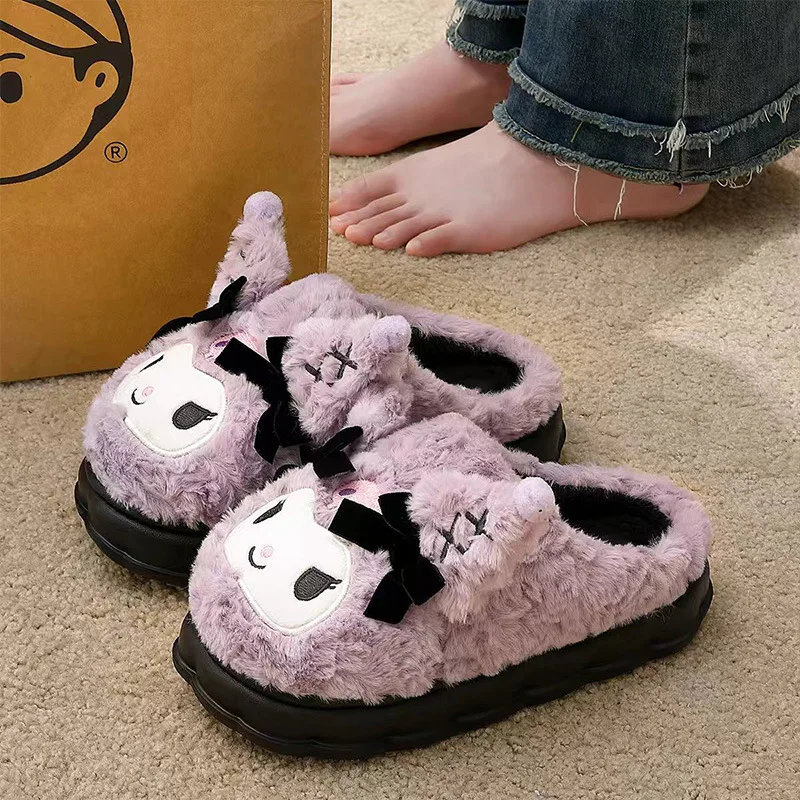 

Детские тапочки, домашняя обувь, хлопковая зимняя обувь Kuromi с героями мультфильмов для девочек, теплая нескользящая обувь с мягкой подошвой, фиолетовая, черная, размер 36-41