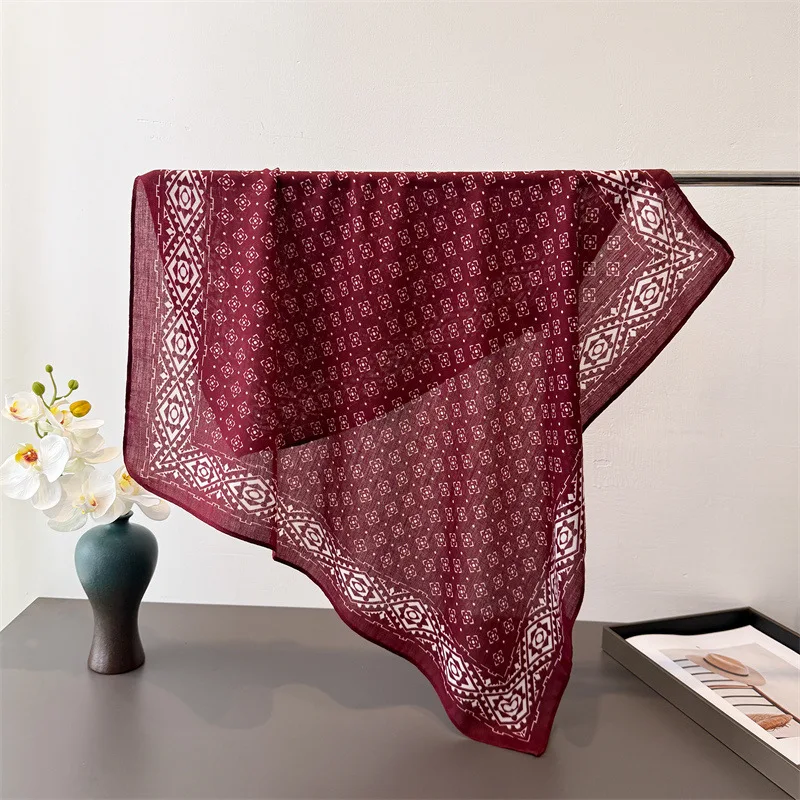 Foulard carré de luxe pour femmes, ruban imprimé à la mode, tache douce, châle, chaînes, foulard élégant, Bandanas Hijab