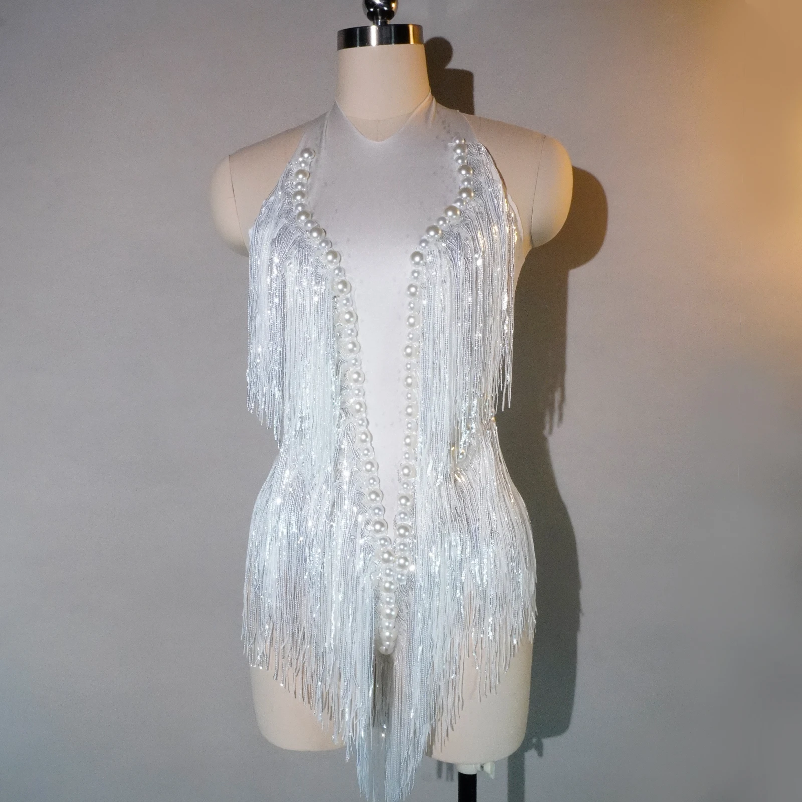 Новейший блестящий ярко-розовый комбинезон с кристаллами и блестками и кисточками для женщин, сексуальный костюм с открытой спиной для танцев, ночного клуба, танцовщицы, сценический костюм