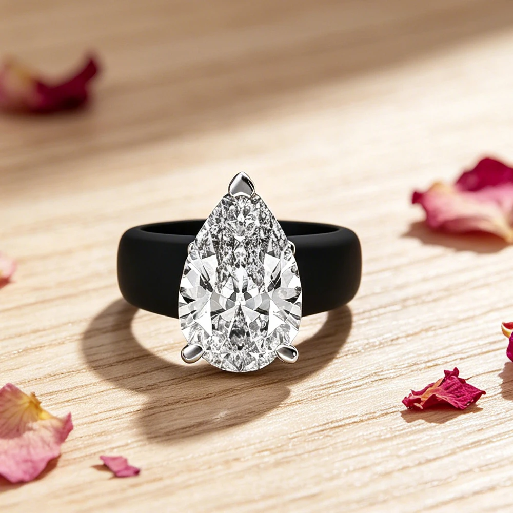Minimalist Black Silicone Teardrop Diamond Simulation Ring, 3-Claw Single Engagement Ring, Creating Avant Garde Jewelry for Her