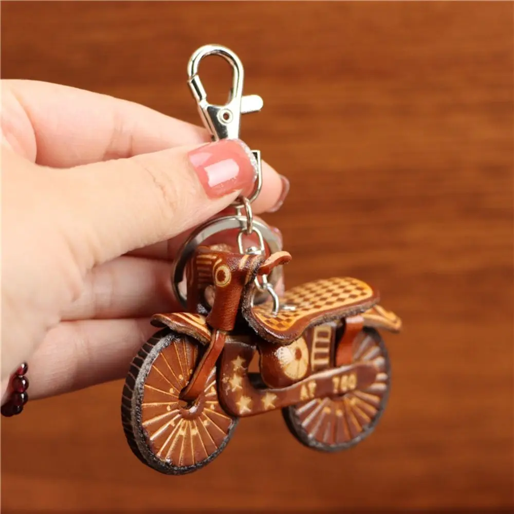 Retro Cowhide Motorcycle Keychain Vintage Cruiser Cowhide Motorcycle Pendant Locomotive Delicate Simulation Motorcycle Keyring