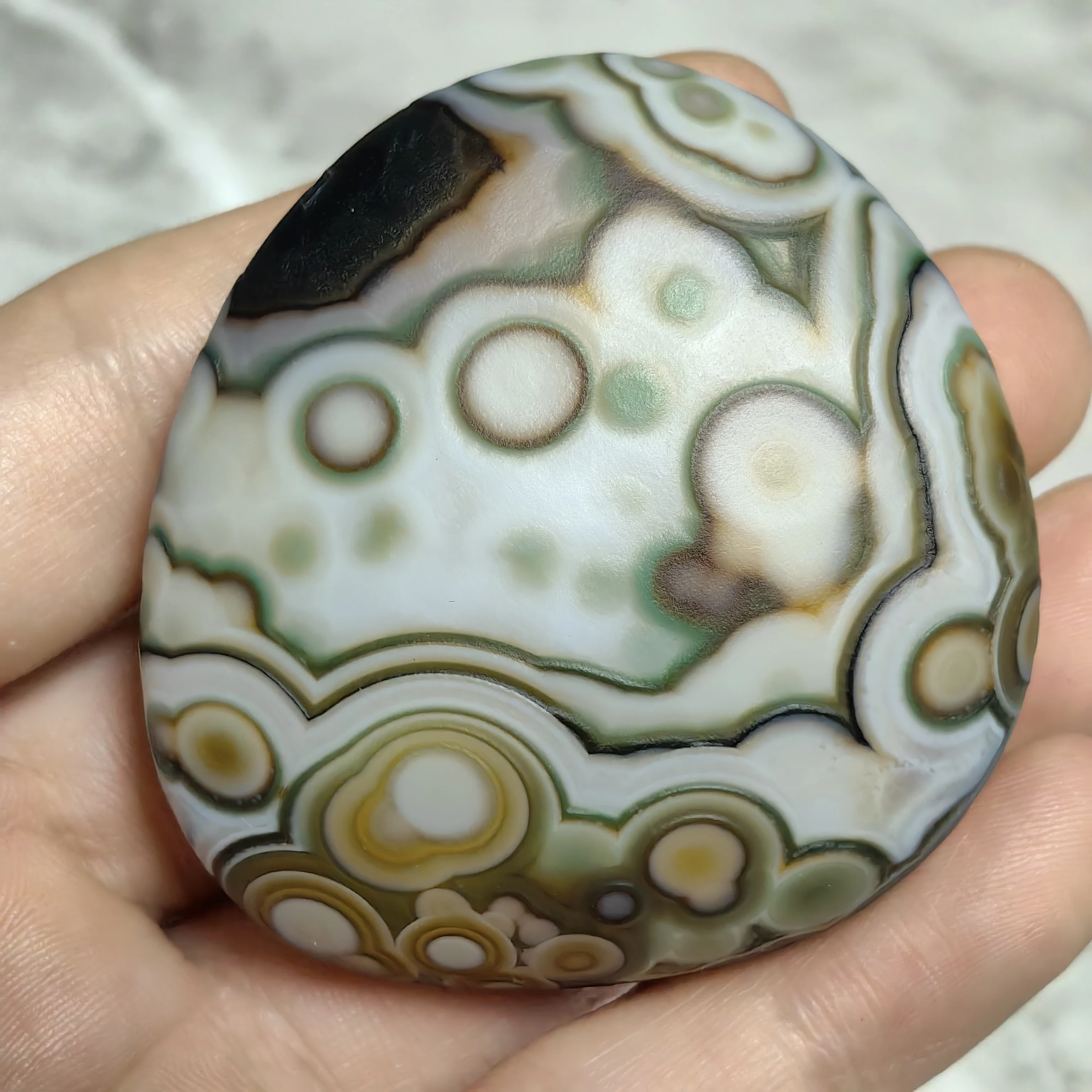 Natural Flower Eye Agate Palm Stones, Fine Relief Carving, Lucky Stone for Wealth, Ideal Gift for Meditation and Prayer